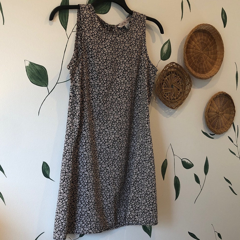 Casual Black and White Floral Mini Dress